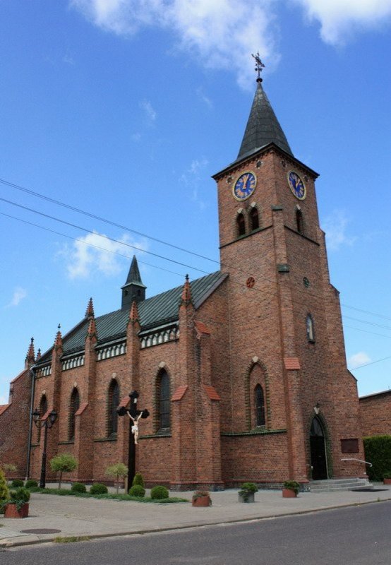 Kościół pw. św. Jana Nepomucena w Sierakowie Śląskim nr 6 (Widok kościoła od ulicy)