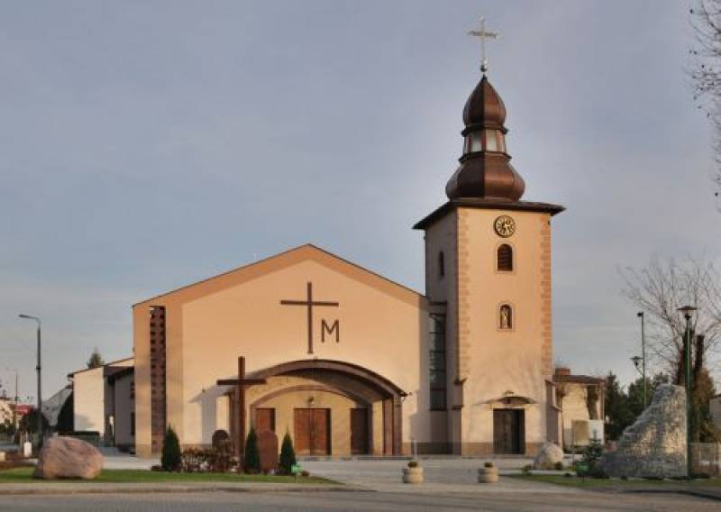 Kościół pw. Wniebowzięcia Najświętszej Maryi Panny (widok frontalny kościoła)