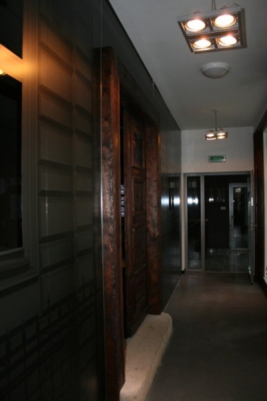 Muzeum Pro memoria Edith Stein nr 8 (Wewnętrzne wejście do muzeum wokół stare drewniane futryny)