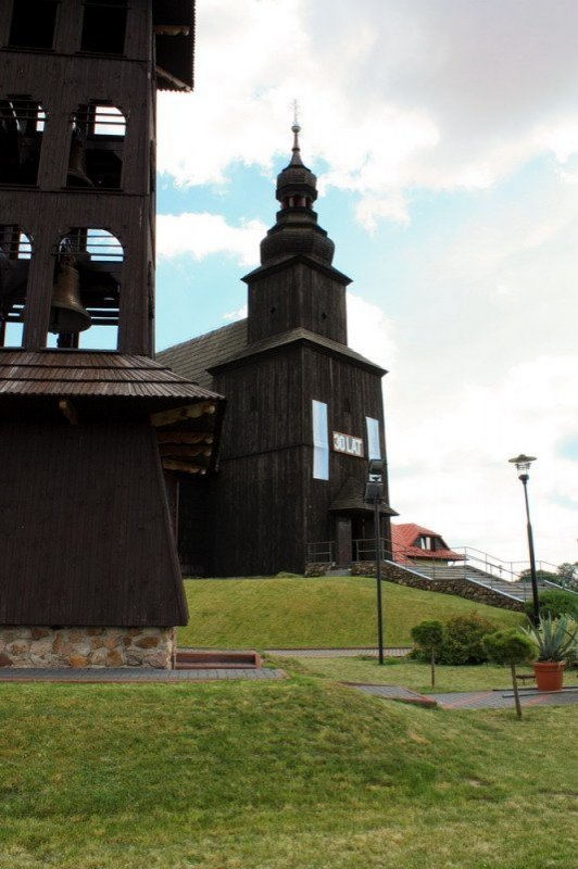 Kościół Narodzenia Najświętszej Maryi Panny w Gwoździanach nr 8 (Widok kościoła i dzwonnicy)