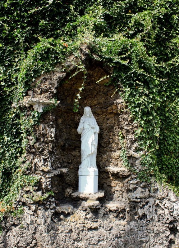 Kościół pw. św. Jana Nepomucena w Sierakowie Śląskim nr 7 (Widok figurki Jezusa w skale)