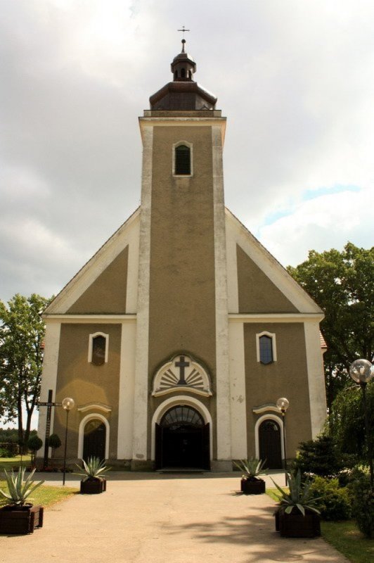 Kościół p.w. św. Krzyża w Zborowskiem nr 1 (Widok kościoła od strony frontowej)