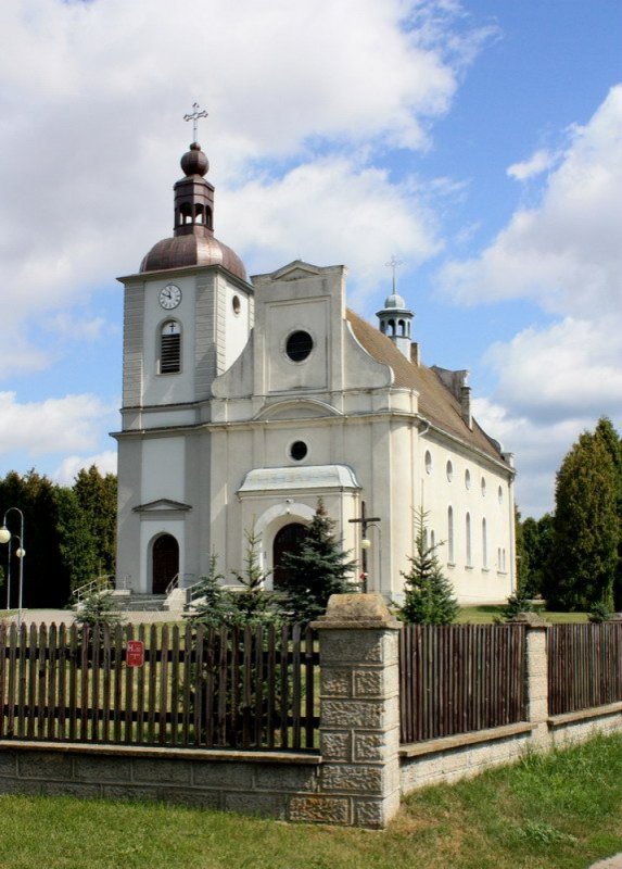 Kościół p.w. św. Jadwigi w Jeżowej nr 2 (Widok kościoła od strony frontowej)