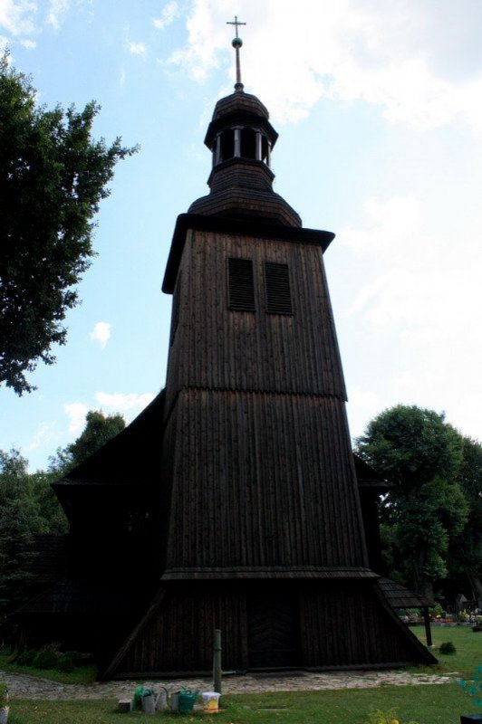 Parafia pw. Świętej Trójcy w Koszęcinie nr 7 (Widok na wieżę kościelną)