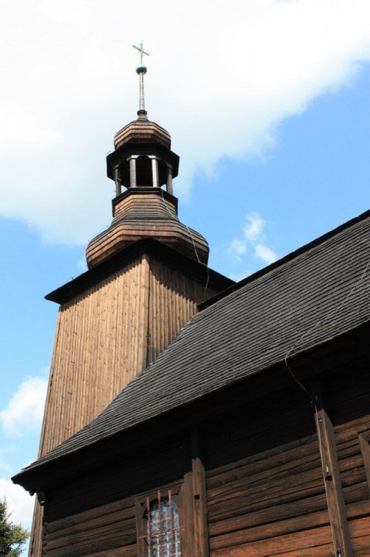Parafia pw. Świętej Trójcy w Koszęcinie nr 5 (Widok na wieżę kościelną)