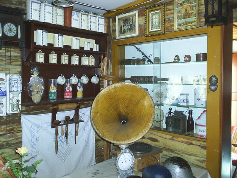 Ośrodek Kultury i Edukacji Kulturalnej U Myrcika nr 44 (Wnętrze ośrodka - stary gramofon)