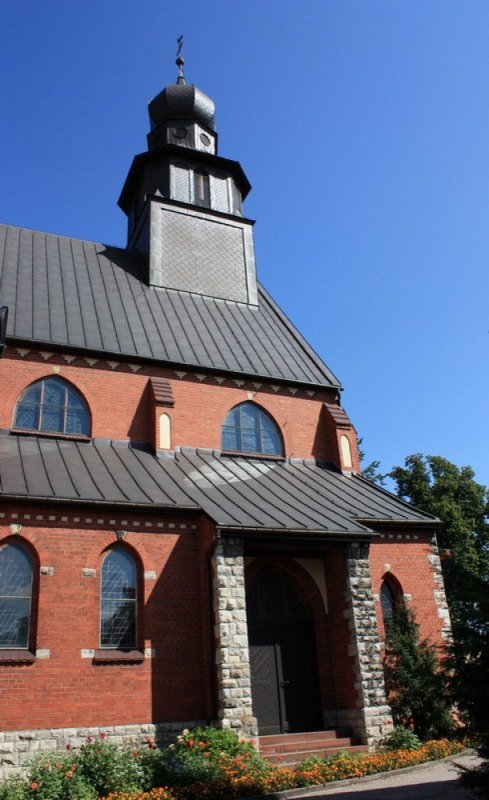 Parafia Najświętszego Serca Pana Jezusa w Koszęcinie nr 8 (Wejście boczne do kościoła)