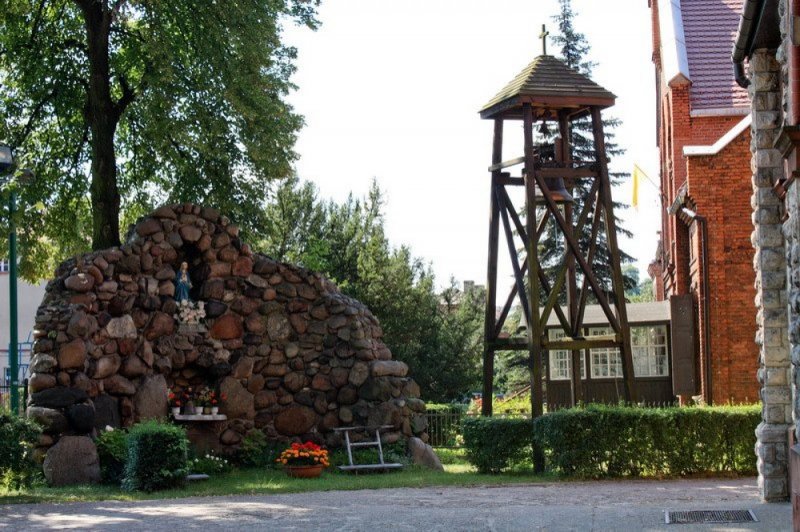 Parafia Najświętszego Serca Pana Jezusa w Koszęcinie nr 4 (Kapliczka obok kościoła)