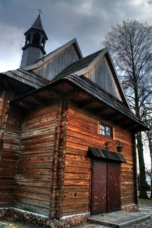 Kościół św. Anny w Lublińcu nr 6 (Widok na drzwi kościoła)
