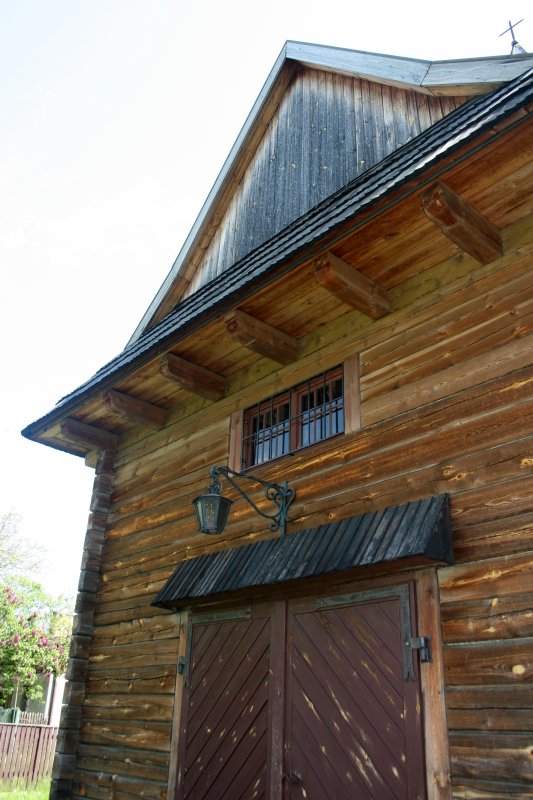 Kościół św. Anny w Lublińcu nr 4 (Widok na drzwi kościoła)