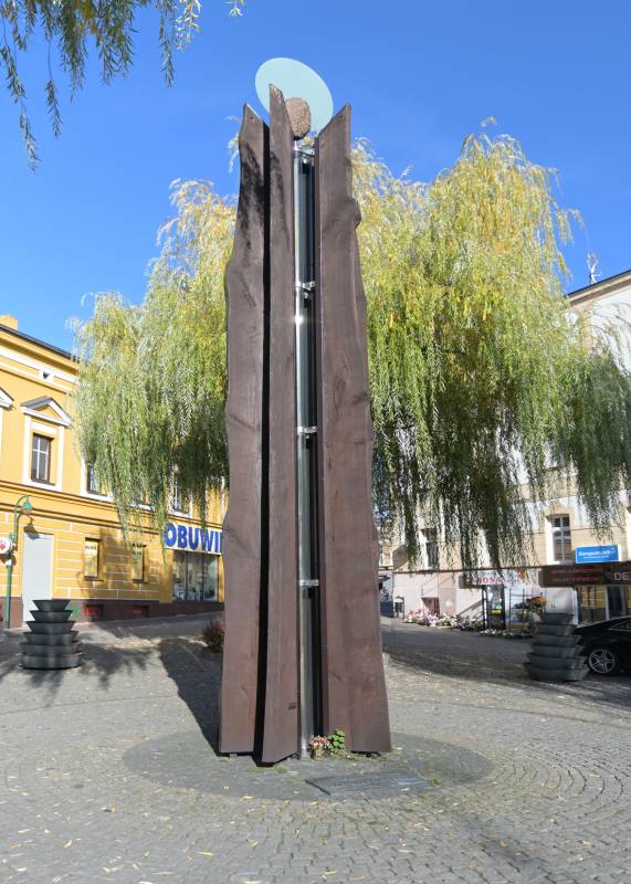 Mały Rynek - plac Mikołaja Kopernika nr 2 (Rzeźba pamięci św. Edyty Stein)